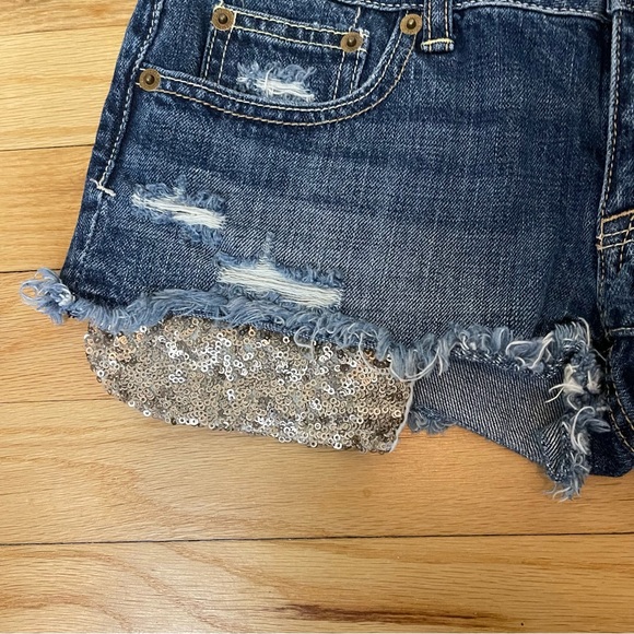 American Eagle Destroyed Gold Sequined Pockets Denim Blue Cut Off Shorts Size 4 - Picture 3 of 8